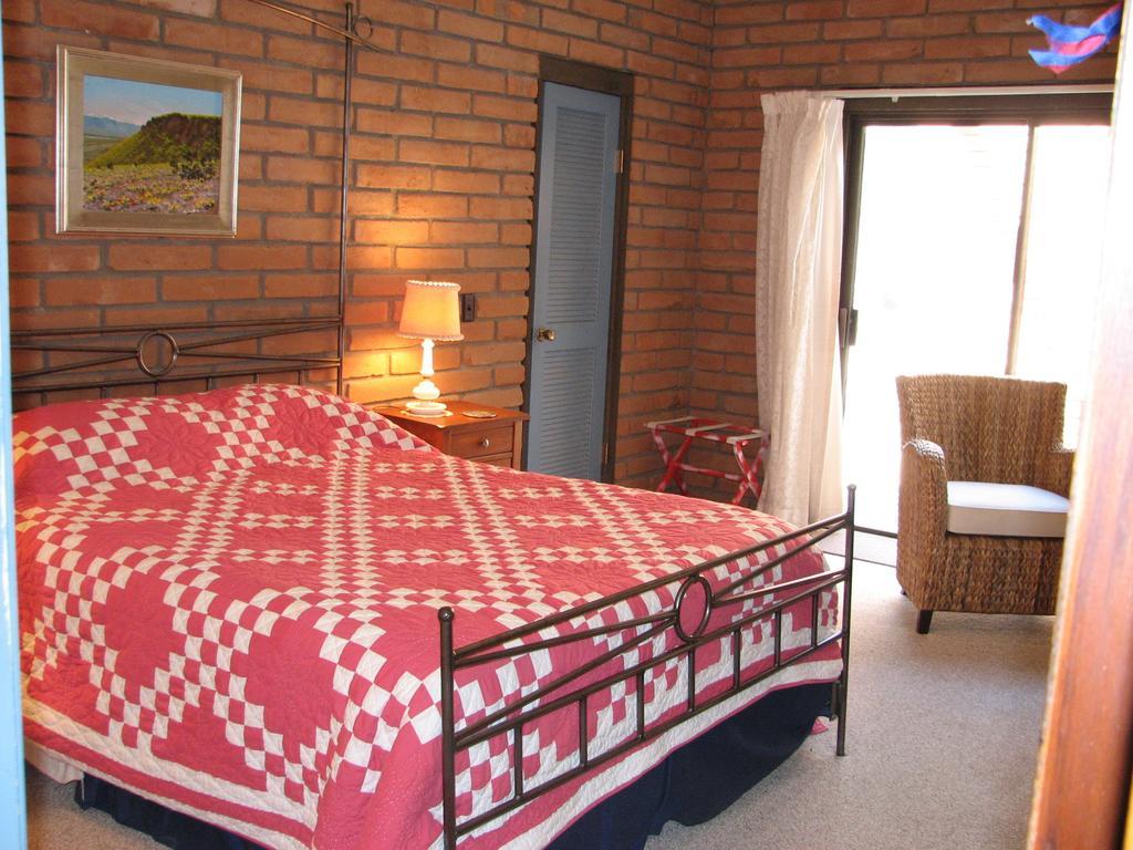 Desert Trails Bed & Breakfast Tanque Verde Стая снимка