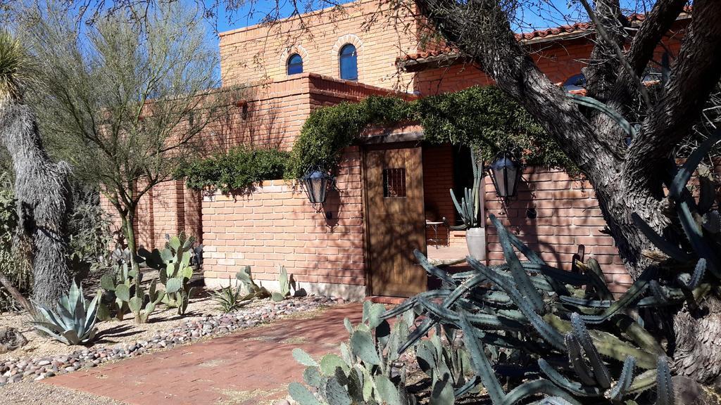 Desert Trails Bed & Breakfast Tanque Verde Екстериор снимка