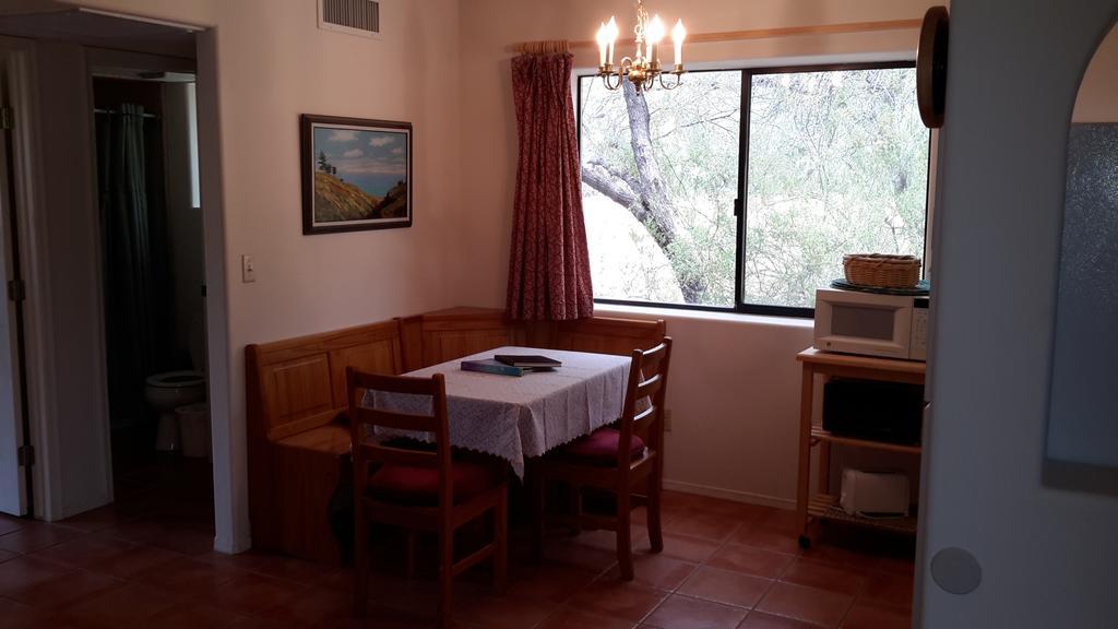 Desert Trails Bed & Breakfast Tanque Verde Стая снимка
